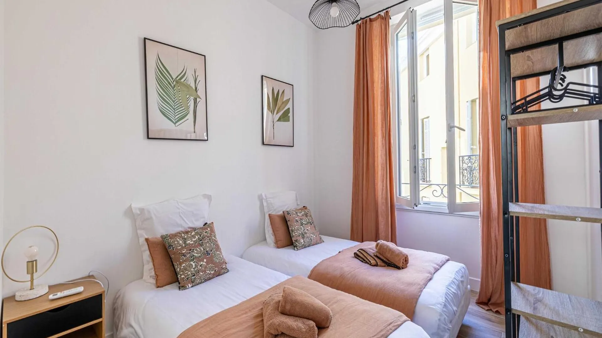 Apartment Sublime 2 Bedroom Apart - Cannes Residential Area