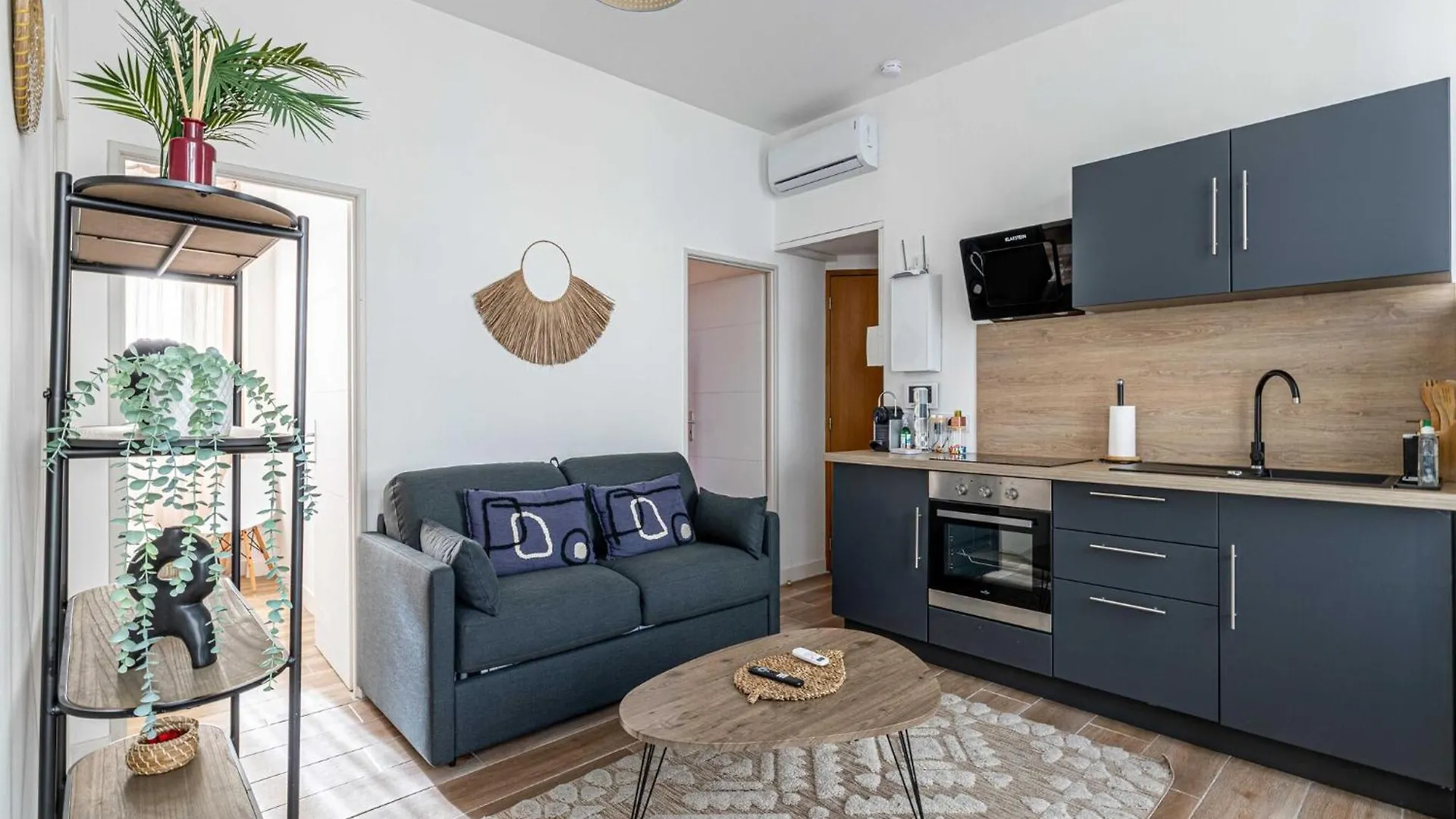 Sublime 2 Bedroom Apart - Cannes Residential Area
